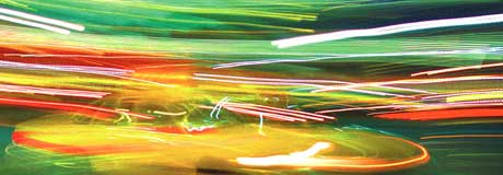 Bildmotiv: Grafik mit verzerrten Autoscheinwerfern