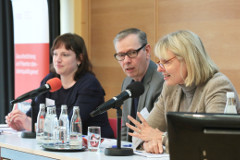 Anne Blume und Dr. Nico Niedermeier, Diskussionsforum Depression e.V., Birgit Oehmcke, Aktionsbündnis Seelische Gesundheit (v.l.n.r.)